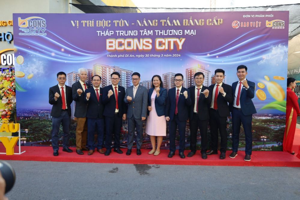 Ban lãnh đạo Tập đoàn tham dự sự kiện khai trương