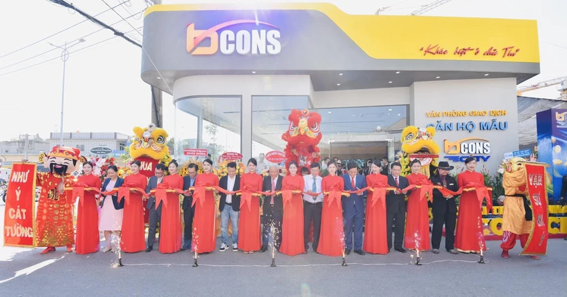 Nghi thức cắt băng khánh thành căn hộ mẫu Bcons City